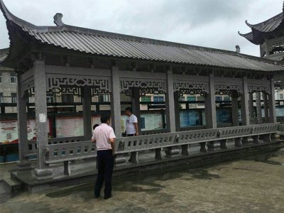 小區內塔頂式青石雕涼亭